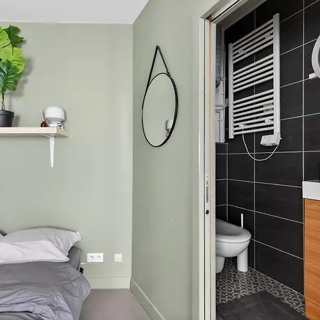 Charming 2-room Loft-style Near Montmartre Paříž