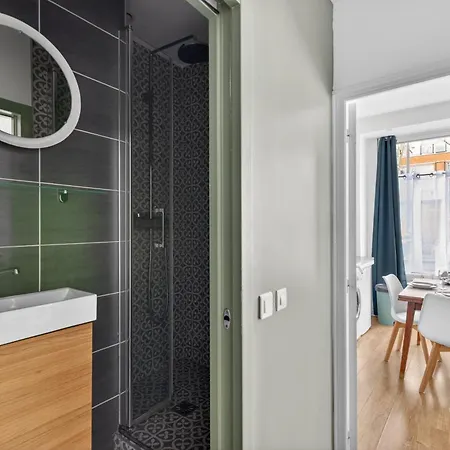 Charming 2-room Loft-style Near Montmartre * Paříž