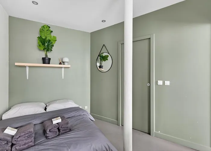 Apartment Charming 2-room Loft-style Near Montmartre